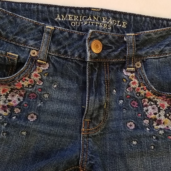 Women's American Eagle Shorts Embroidered Size 8 - Picture 4 of 7